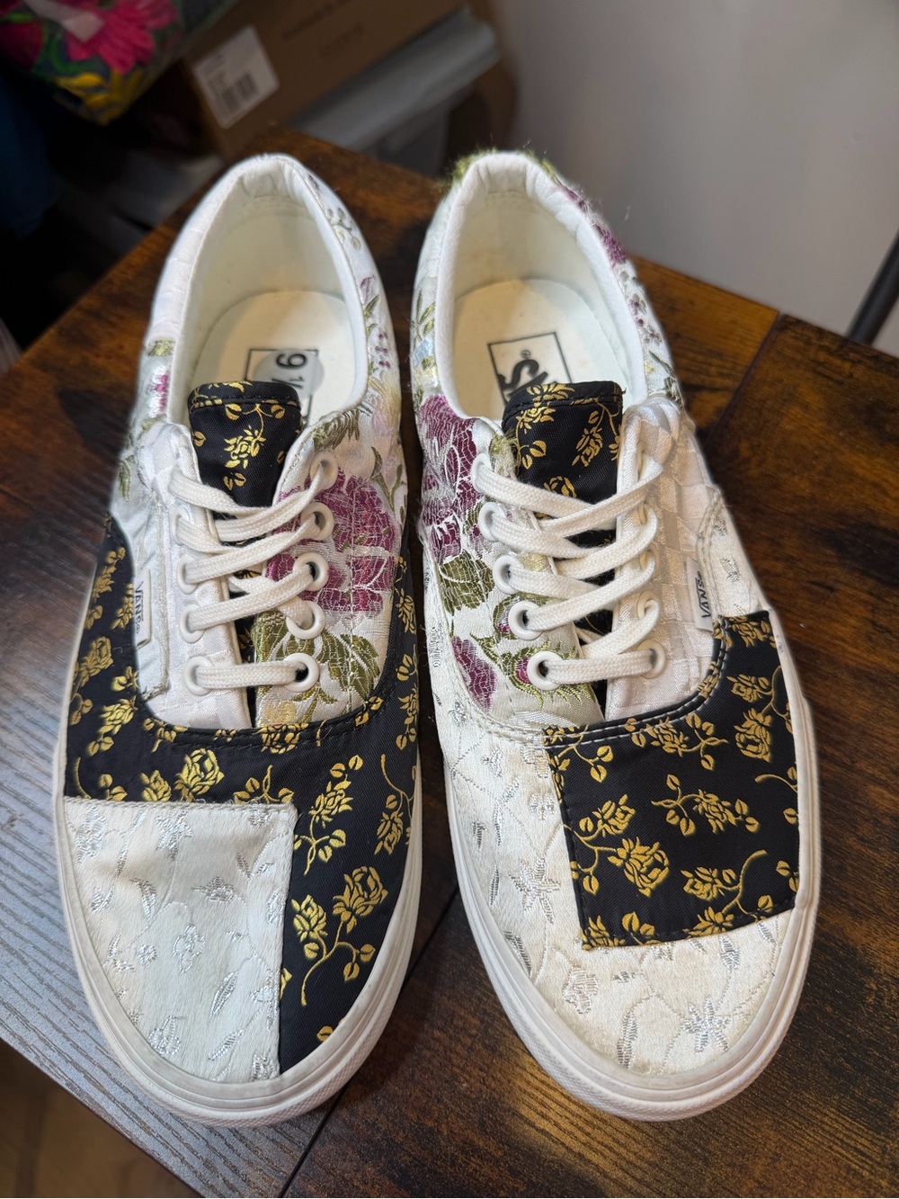 Vans Era sneakers featuring a "Brocade Patchwork" white, black floral SZ 9.5 NEW